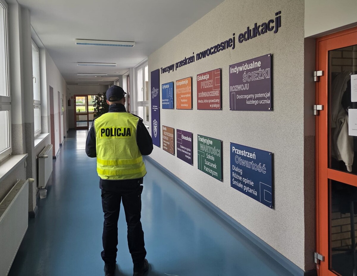 Zwiększona obecność policji przy szkołach w powiecie łobeskim